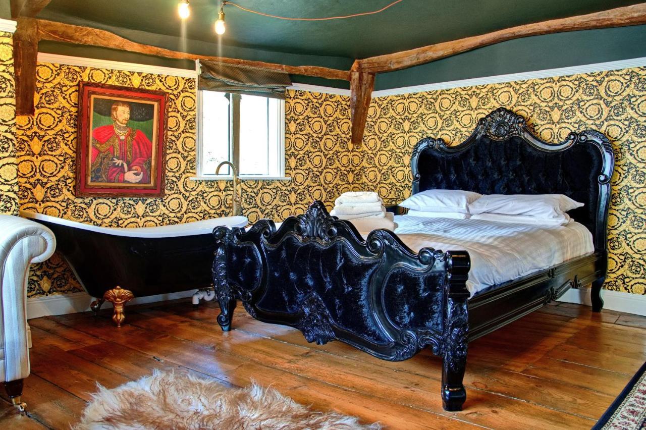 Huge Deluxe 600 Year Old Essex Manor, Hot Tub, Cinema Room, Sky Tv Saffron Walden Dış mekan fotoğraf