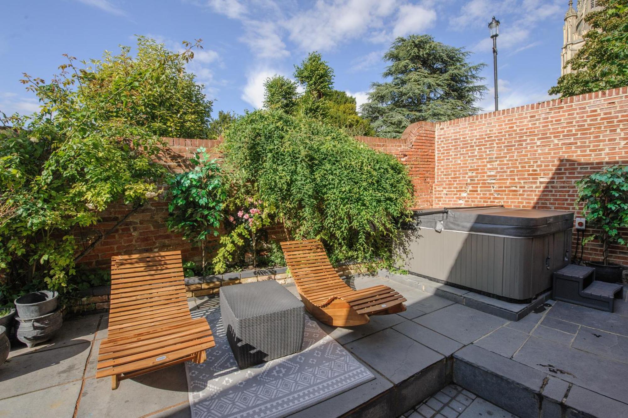 Huge Deluxe 600 Year Old Essex Manor, Hot Tub, Cinema Room, Sky Tv Saffron Walden Dış mekan fotoğraf