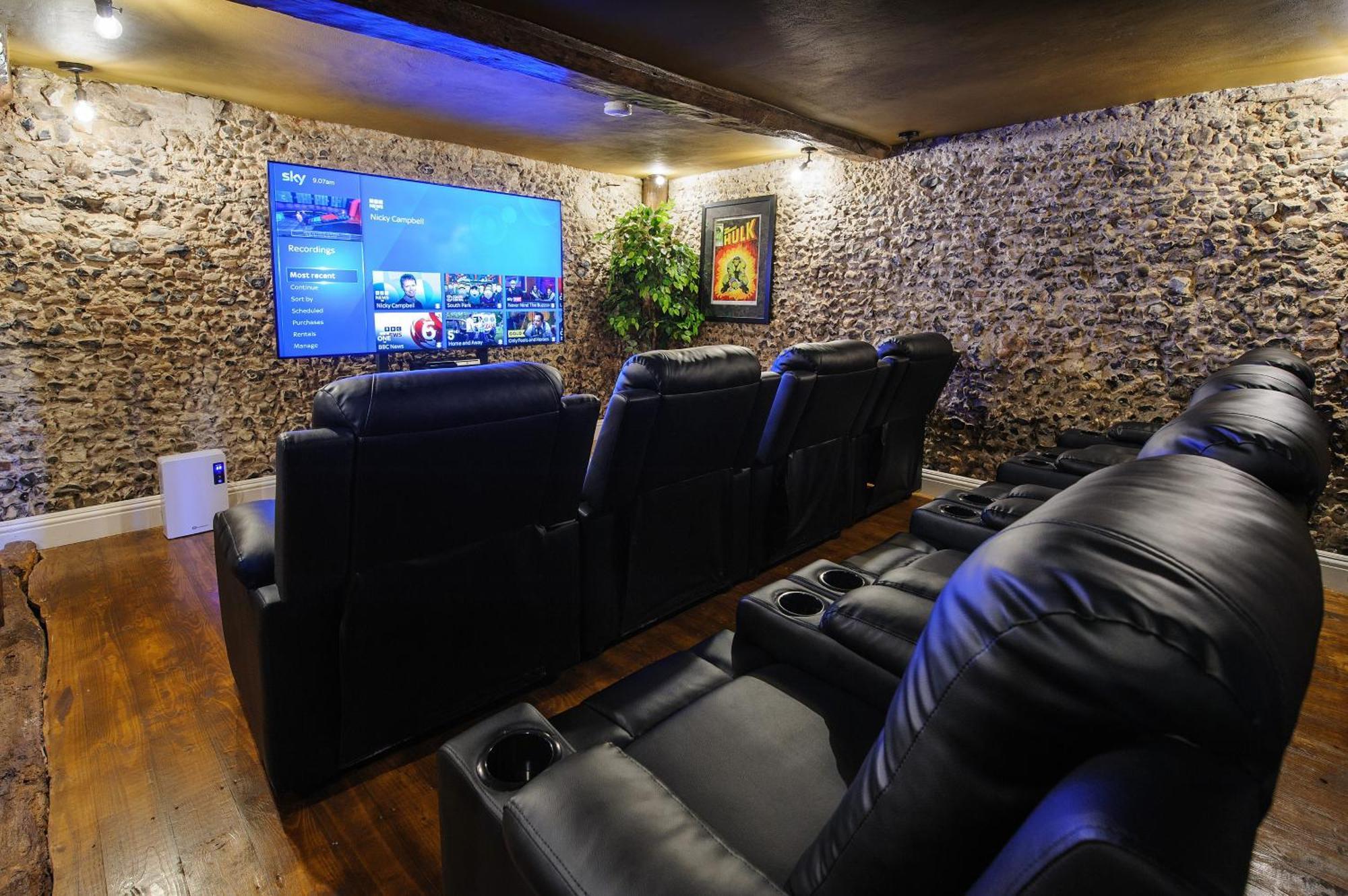 Huge Deluxe 600 Year Old Essex Manor, Hot Tub, Cinema Room, Sky Tv Saffron Walden Dış mekan fotoğraf